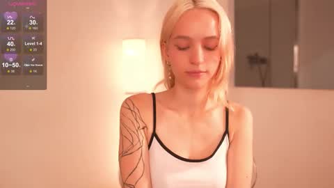 Snapshot of leo_lulu chatting on 10-23-25, 04:06 Ashly online show from 10-23-25, 04:06