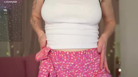 Snapshot of leo_lulu chatting on 11-22-25, 03:22 Ashly online show from 11-22-25, 03:22