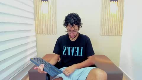 Snapshot of leo_sanz6 chatting on 05-21-26, 12:12 LEO online show from 05-21-26, 12:12