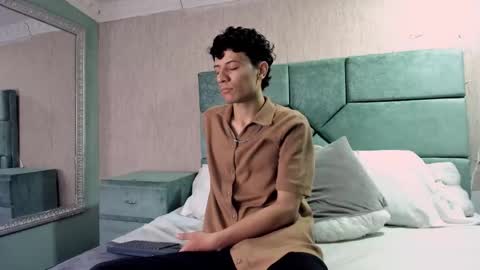 Snapshot of leofeniix chatting on 02-23-26, 04:10 Leo online show from 02-23-26, 04:10