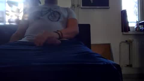 leolongbln online show from 12-16-25, 11:37