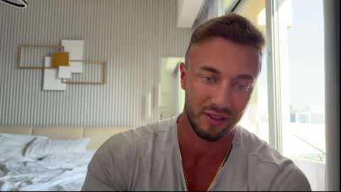 Snapshot of leon_lovefitness chatting on 07-12-26, 12:51 Leon online show from 07-12-26, 12:51