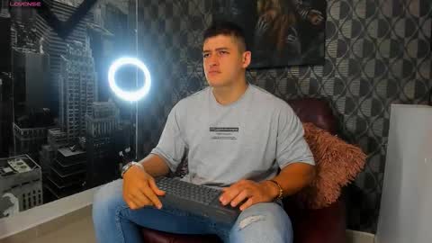 Leon Smoron online show from 11-30-25, 06:12