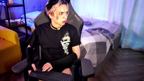 Leon online show from 01-30-25, 07:29