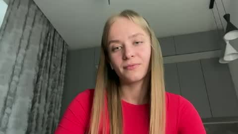 Snapshot of leona_grand chatting on 06-12-26, 12:59 Emma online show from 06-12-26, 12:59