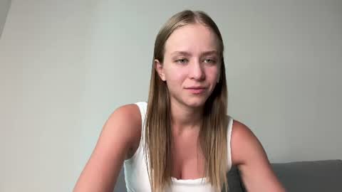 Snapshot of leona_grand chatting on 06-26-26, 01:59 Emma online show from 06-26-26, 01:59