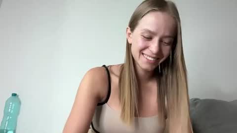 Snapshot of leona_grand chatting on 07-02-26, 01:39 Emma online show from 07-02-26, 01:39