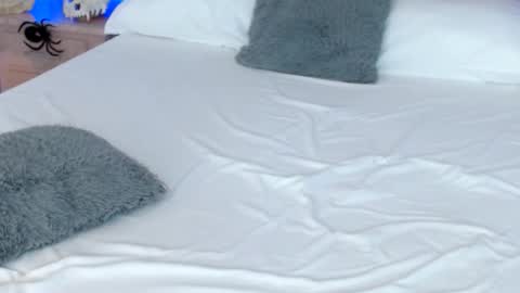 LUCY online show from 10-29-25, 09:27