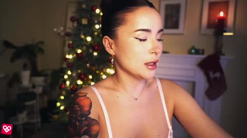 Snapshot of leonamell chatting on 12-20-24, 12:19 Leo online show from 12-20-24, 12:19