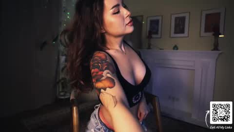 Snapshot of leonamell chatting on 02-21-25, 07:43 Leo online show from 02-21-25, 07:43