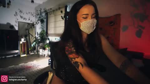 Snapshot of leonamell chatting on 10-08-25, 01:36 Leo online show from 10-08-25, 01:36