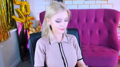 Snapshot of leonastone chatting on 09-25-25, 05:05 leonastone online show from 09-25-25, 05:05