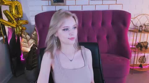 Snapshot of leonastone chatting on 10-10-25, 05:45 leonastone online show from 10-10-25, 05:45