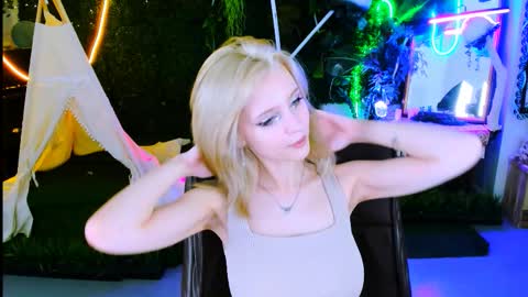 Snapshot of leonastone chatting on 11-14-25, 06:28 leonastone online show from 11-14-25, 06:28