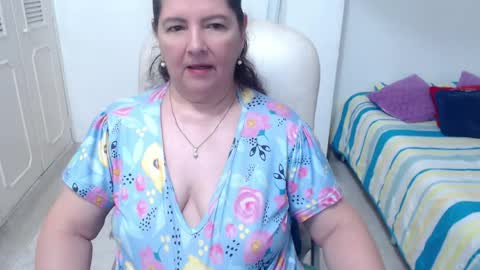 leonela   online show from 05-19-26, 01:56