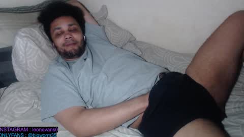 Snapshot of leonevans33 chatting on 02-04-26, 10:04 LSE online show from 02-04-26, 10:04