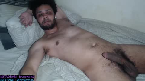 Snapshot of leonevans33 chatting on 02-09-26, 10:25 LSE online show from 02-09-26, 10:25