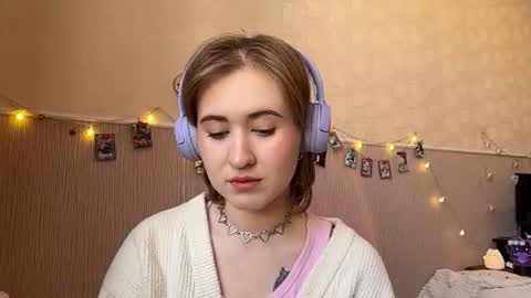Snapshot of leoniaproa chatting on 07-18-26, 12:20 Kate online show from 07-18-26, 12:20