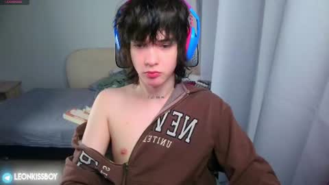 Snapshot of leonkissboy chatting on 06-15-26, 12:35 leonkissboy online show from 06-15-26, 12:35