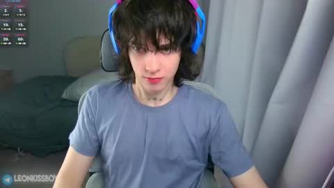 Snapshot of leonkissboy chatting on 06-22-26, 05:43 leonkissboy online show from 06-22-26, 05:43