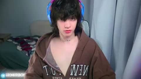 Snapshot of leonkissboy chatting on 06-23-26, 04:16 leonkissboy online show from 06-23-26, 04:16