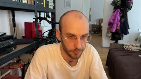 Leon online show from 12-04-25, 12:14