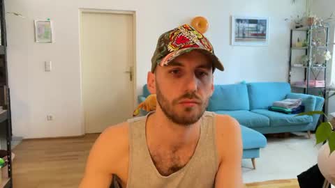 Leon online show from 04-27-26, 07:28