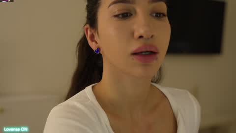 Leora online show from 01-28-25, 04:52