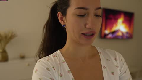 Leora online show from 02-01-25, 04:22