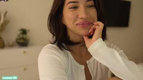 Leora online show from 02-14-25, 04:31