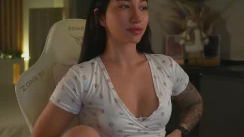 Leora online show from 11-24-25, 05:23