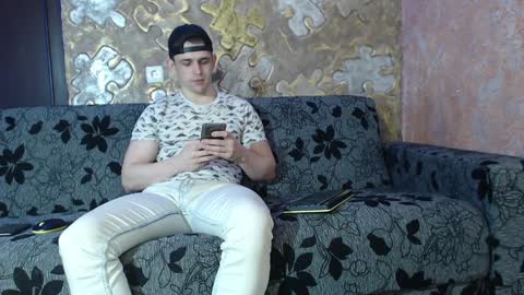 leoroman online show from 12-25-24, 10:06