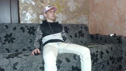 leoroman online show from 10-31-25, 01:45