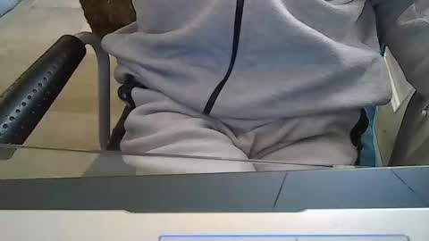 Snapshot of leoufdedingue chatting on 10-13-25, 06:46 CESTMOI75100 online show from 10-13-25, 06:46