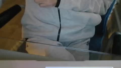 Snapshot of leoufdedingue chatting on 10-20-25, 06:14 CESTMOI75100 online show from 10-20-25, 06:14