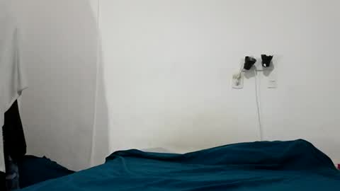 Snapshot of leoylola chatting on 10-12-25, 09:52 Abril online show from 10-12-25, 09:52