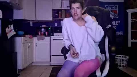 Snapshot of leppard6148 chatting on 10-19-25, 12:44 Keith online show from 10-19-25, 12:44