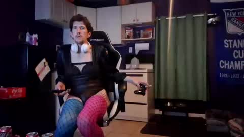 Snapshot of leppard6148 chatting on 11-19-25, 08:03 Keith online show from 11-19-25, 08:03