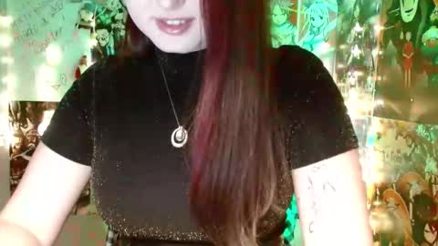 Snapshot of leraaa72 chatting on 11-19-25, 06:19 little secret online show from 11-19-25, 06:19