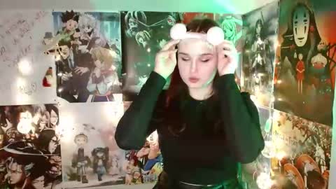 Snapshot of leraaa72 chatting on 11-25-25, 07:47 little secret online show from 11-25-25, 07:47