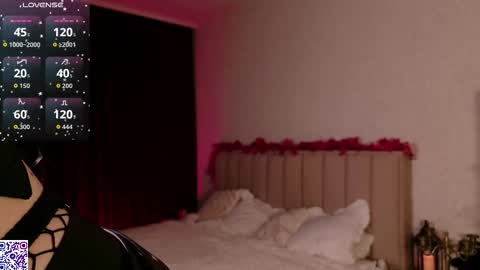 Nicole Moore online show from 10-31-25, 02:51