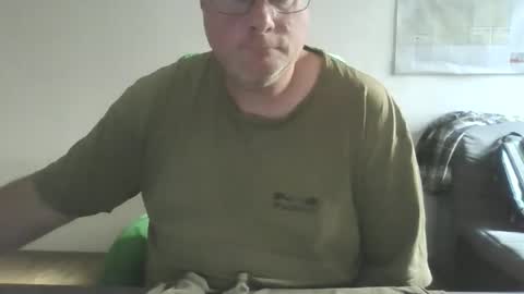 Snapshot of lerase40 chatting on 12-18-25, 12:44 homquisgode online show from 12-18-25, 12:44