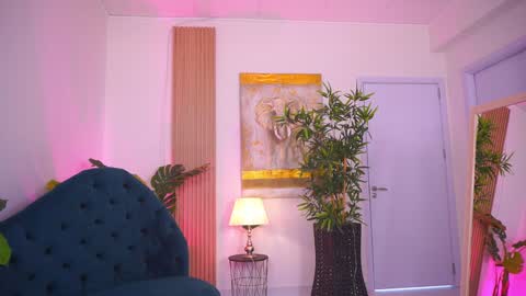 Snapshot of lesaismore chatting on 12-13-24, 07:58 Jessie online show from 12-13-24, 07:58