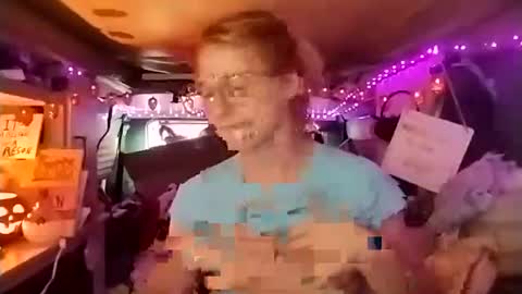 LesleyGumGrass- The Boring Trans girl online show from 10-17-25, 04:53