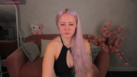 Snapshot of leslie_bell chatting on 10-04-25, 02:09 Joyce online show from 10-04-25, 02:09