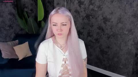 Snapshot of leslie_bell chatting on 10-10-25, 02:54 Joyce online show from 10-10-25, 02:54