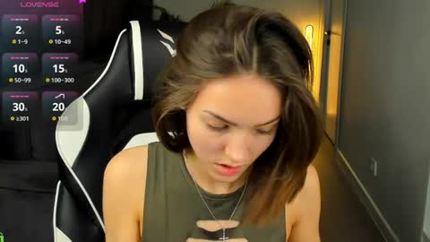 Snapshot of leslie_scottt chatting on 06-06-26, 01:11 Leslie online show from 06-06-26, 01:11
