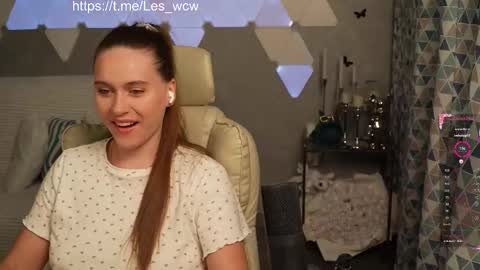 Snapshot of lesliekorfs chatting on 11-03-25, 10:42 LeslieKorfs online show from 11-03-25, 10:42