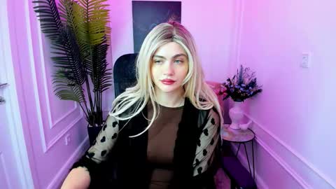 lesliemineg online show from 10-08-25, 11:19