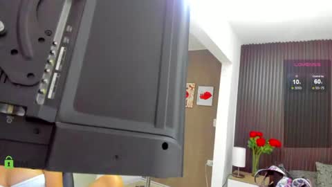 Snapshot of leslyevans1 chatting on 06-21-26, 03:31 Lesly online show from 06-21-26, 03:31